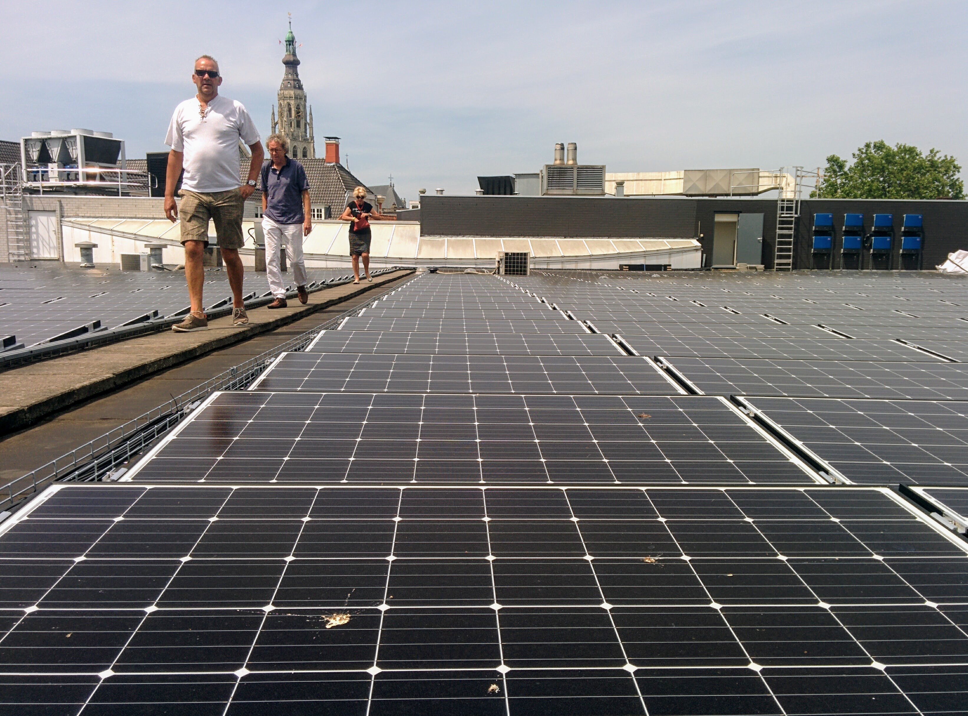 Zonnedak-bij-de-Nieuwe-Veste-ZonnepanelenDelen.jpg