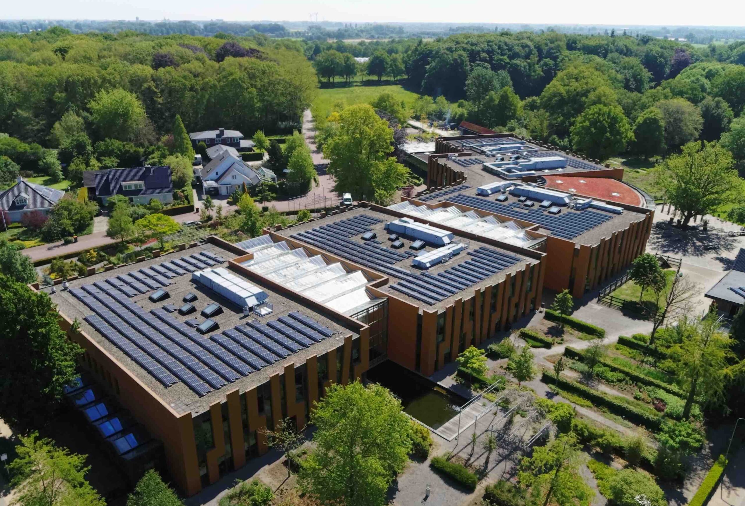 Zonnedaken-Zonlease-MKB-kopie-scaled.jpg